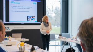 docent aan het presenteren