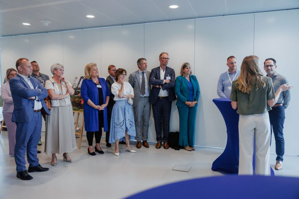 Gesprek tijdens het bezoek aan World Water Academy